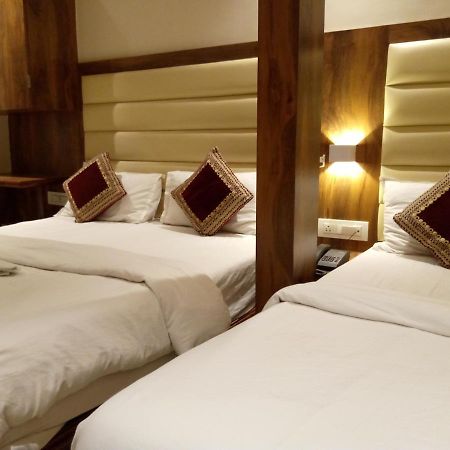 Hotel Adams Inn Near Mumbai Airport ภายนอก รูปภาพ