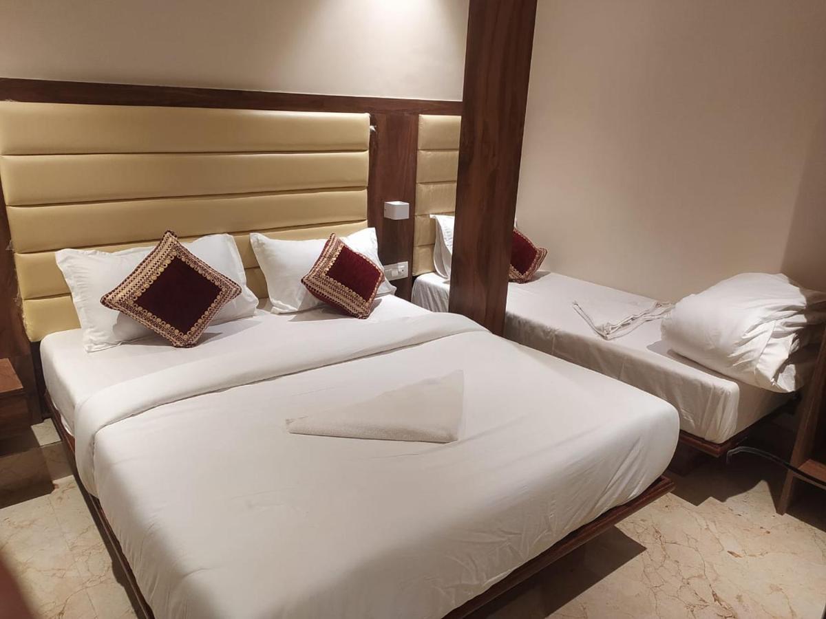Hotel Adams Inn Near Mumbai Airport ภายนอก รูปภาพ