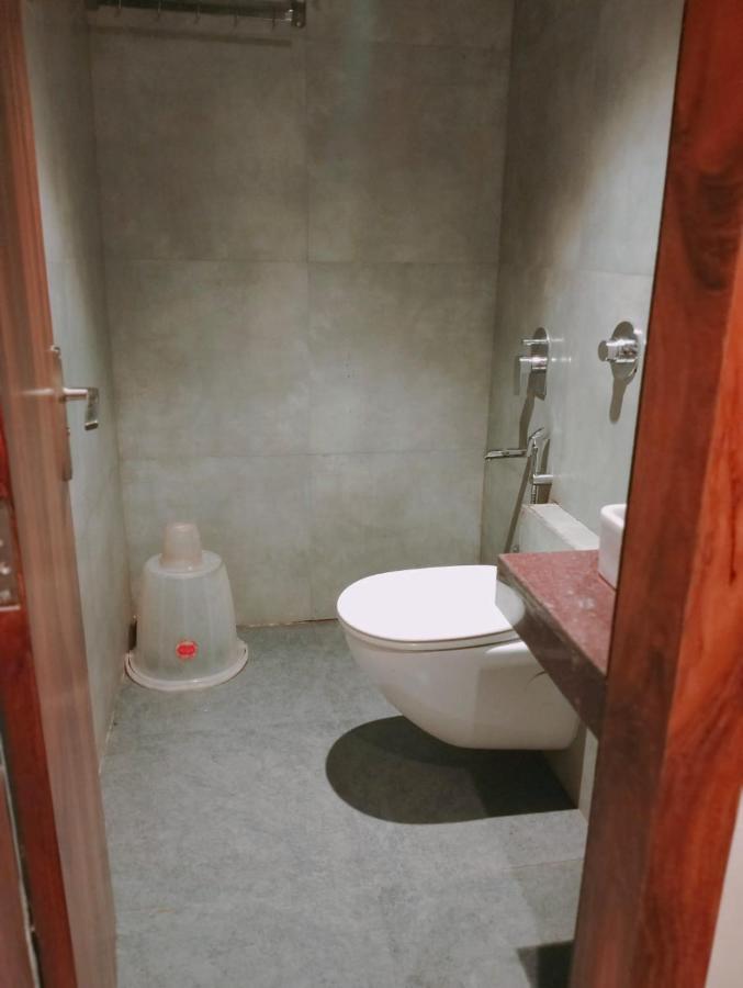 Hotel Adams Inn Near Mumbai Airport ภายนอก รูปภาพ